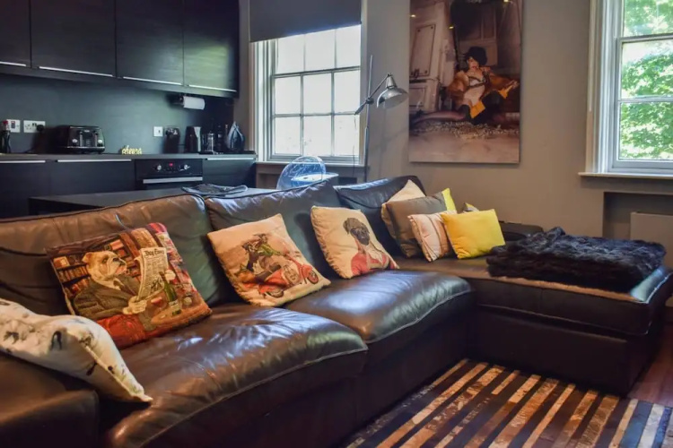 Modern 2 Bedroom Flat with A/C in Westminster