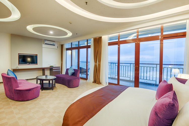 Suite with balcony and with view