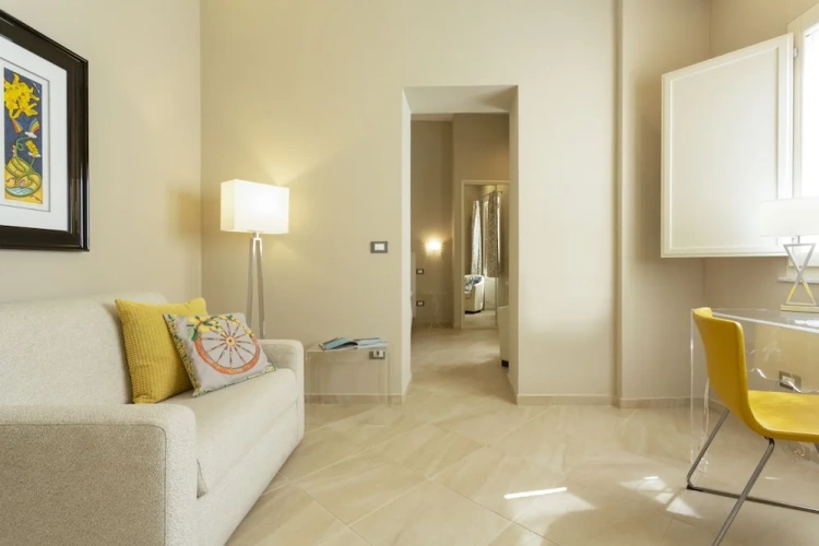 1 Bedroom Comfort Suite with courtyard view
