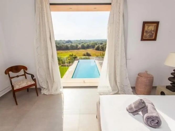 6 Bedrooms Villa