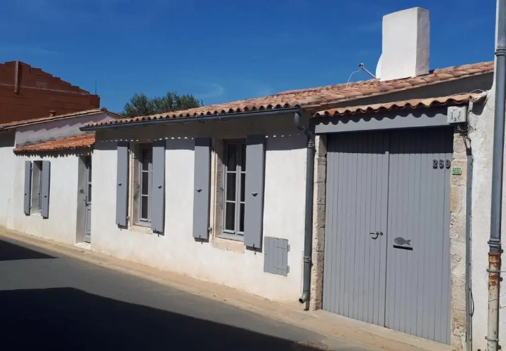 2 Bedrooms Cottage