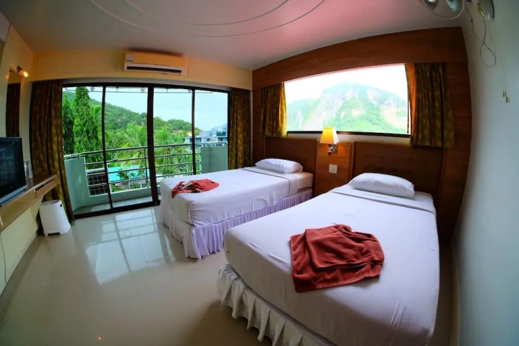 Standard Twin room with balcony