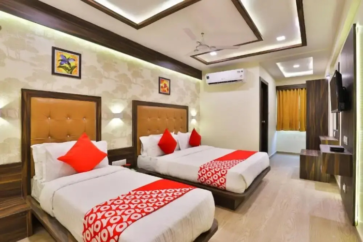 Goroomgo Silver Palace Ahemadabad