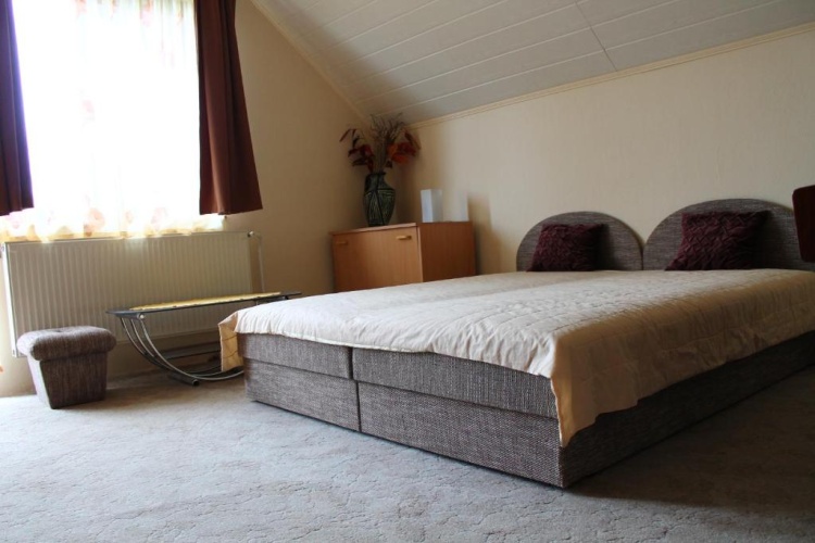 3 Bedrooms Apartment