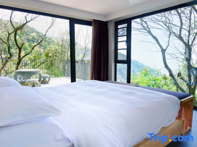 Deluxe Double Suite with balcony