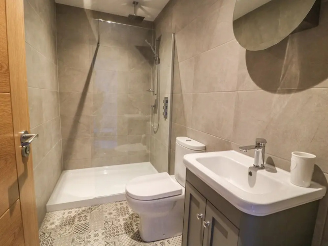 Apartment 6