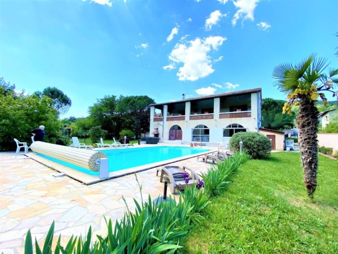Apartment with pool view