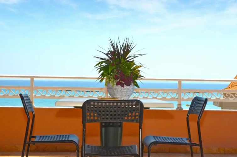 Level 3 Sea View Studio