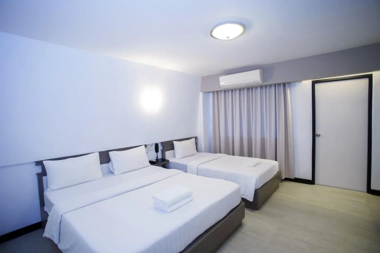 Standard Triple room
