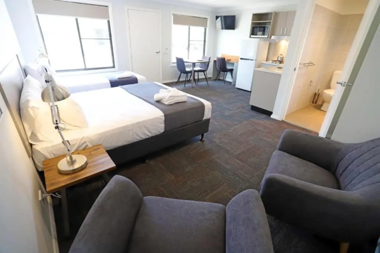 Standard Triple room