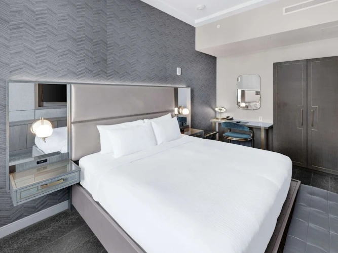 Petite Lounge Double Suite
