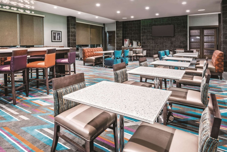 La Quinta Inn & Suites Dallas Grand Prairie North photo 21