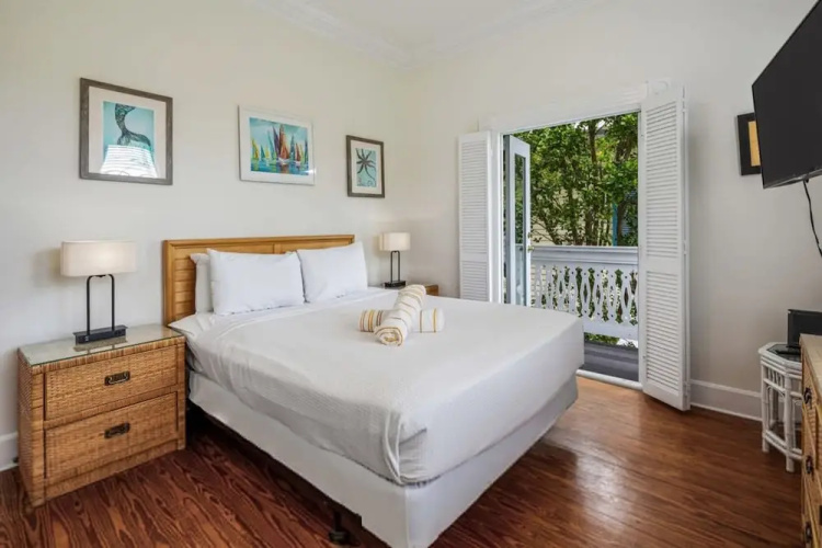 Sunnyside Up By Brightwild Pool Parking - Key West