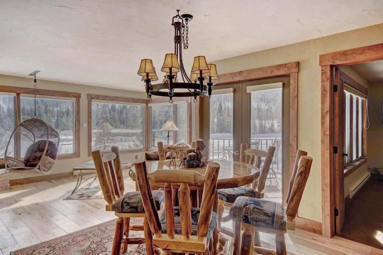 1710 The Willows 1 Bedroom Condo by RedAwning
