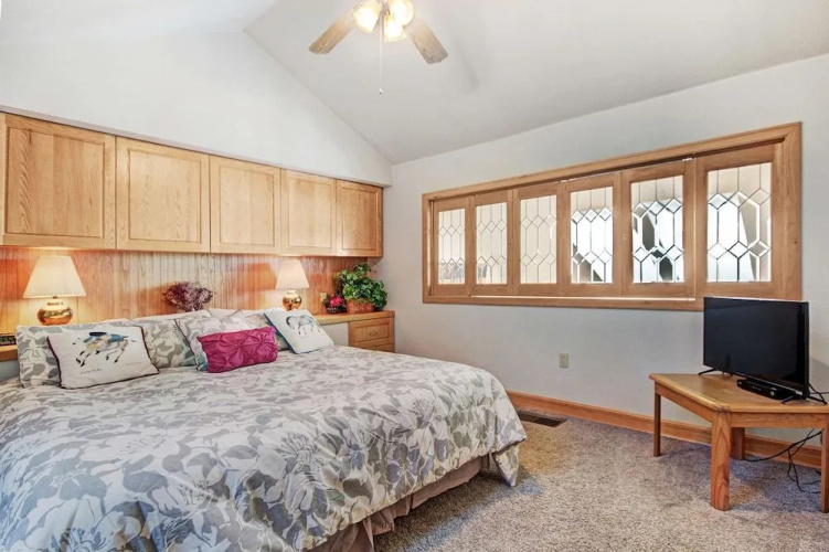 2725 Chateaux DMont by RedAwning