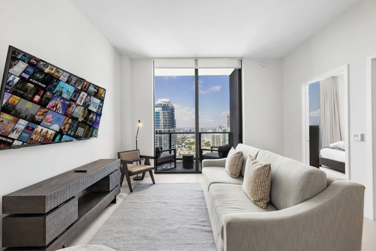 1 Bedroom Luxury Apartment with balcony and with city view