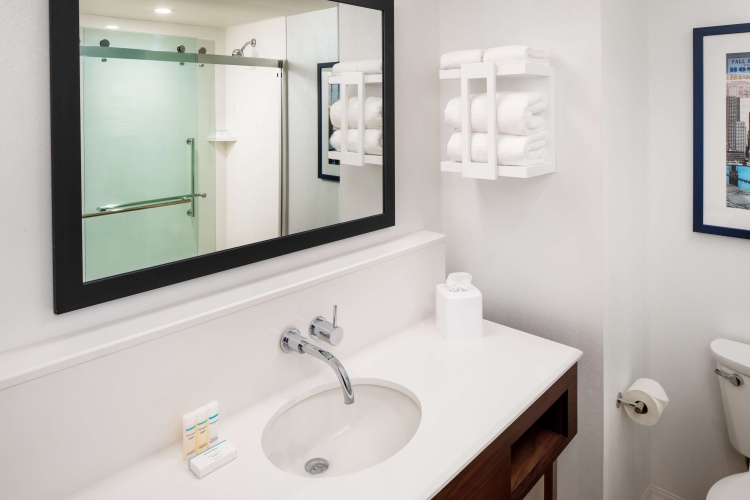 Hampton Inn Boston Seaport District photo 11