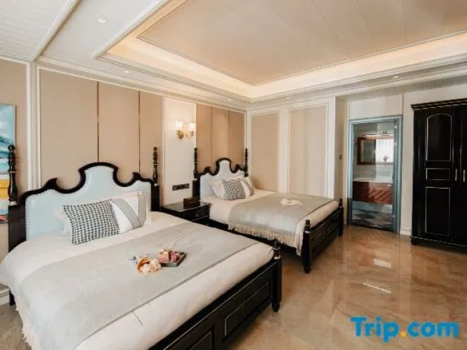 Standard Twin Family room with bay view