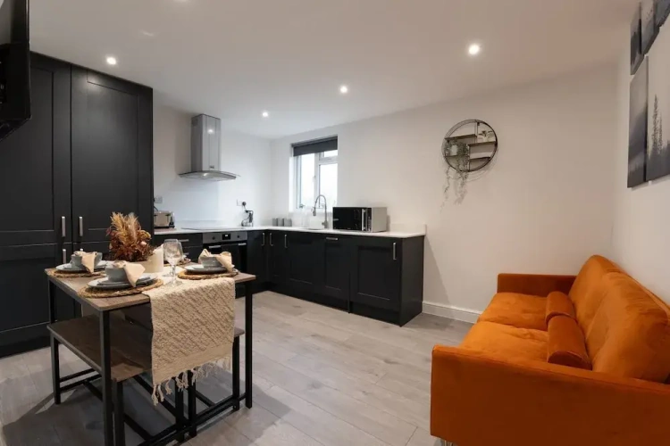 3 Bedrooms Apartment