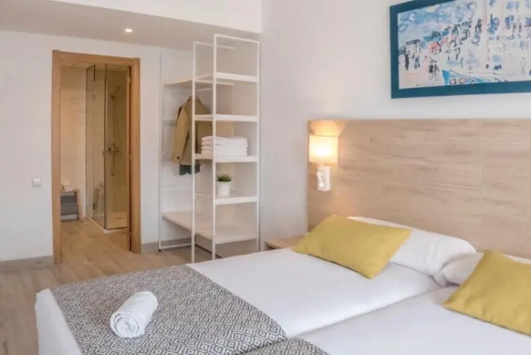 2 Bedrooms Quadruple Apartment with balcony