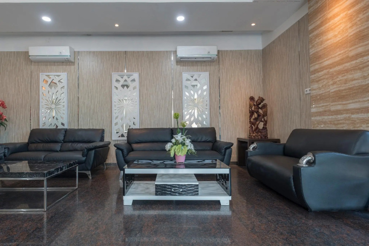OYO 1114 Hotel Denpasar Makassar