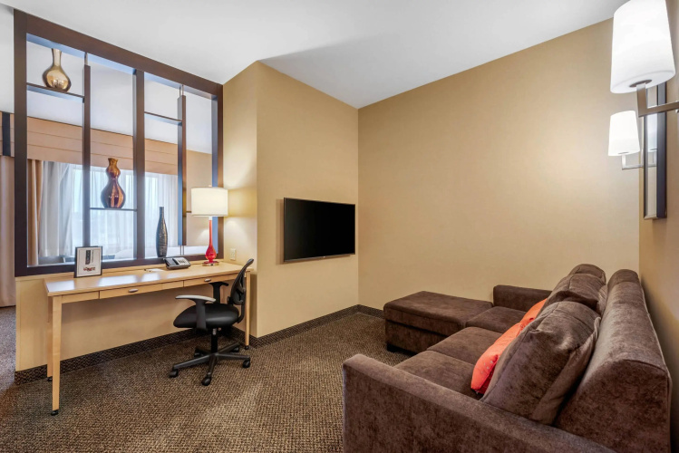 Cambria Hotel Akron - Canton Airport