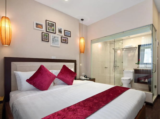 Golden Moon Suite Hotel