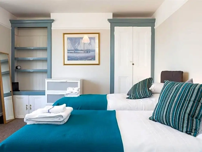 2 Bedrooms Apartment