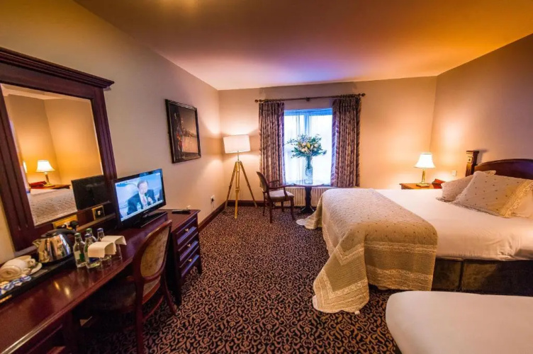 The Devon Inn Hotel