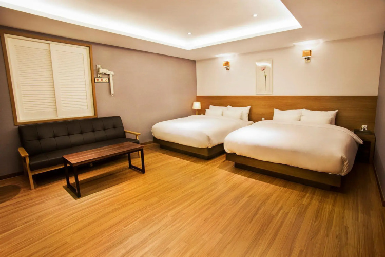 Lion Hotel