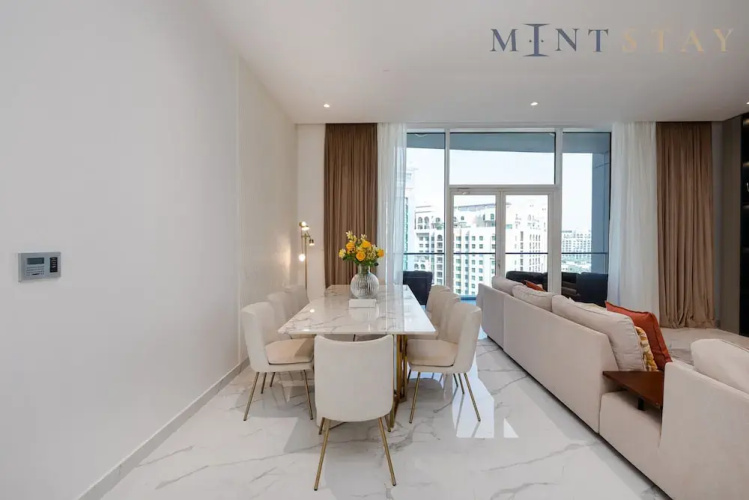 Modish Palm 3BR w Private Balcony Beach Access