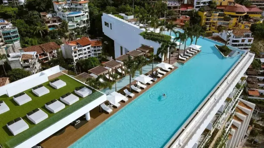 Soho PV Stunning Views Luxury Heated Rooftop Pool