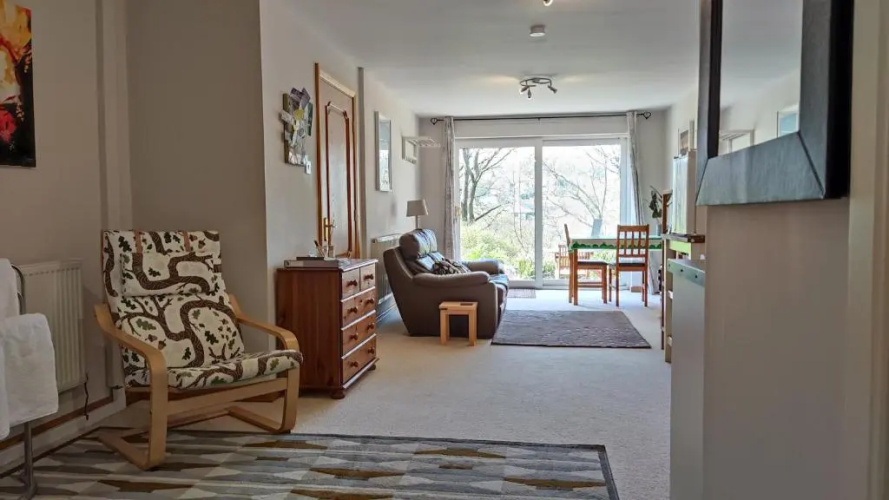 Wood Bank Studio Apartment