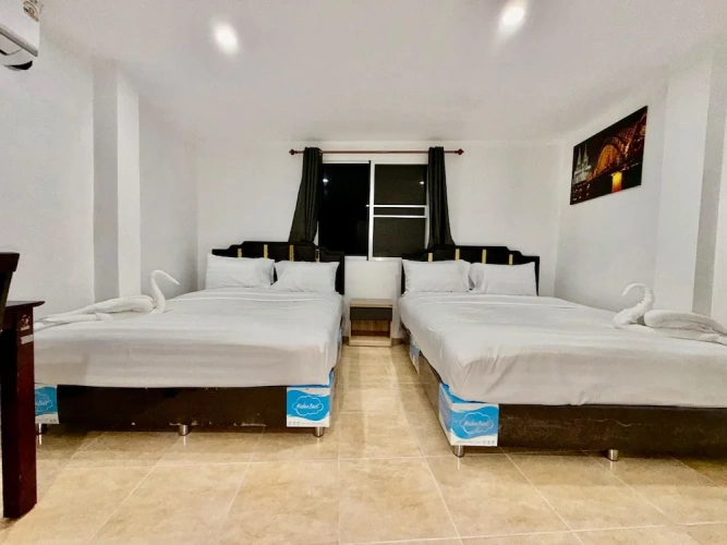 Standard Quadruple room with city view