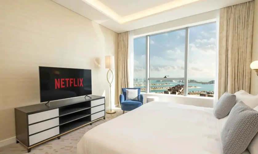 LUX Iconic Views at Palm Tower Suite 4