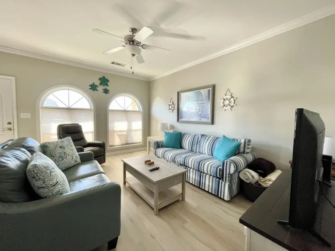 148 Beau Clair - Beachside Townhome With Pool in Long Beach