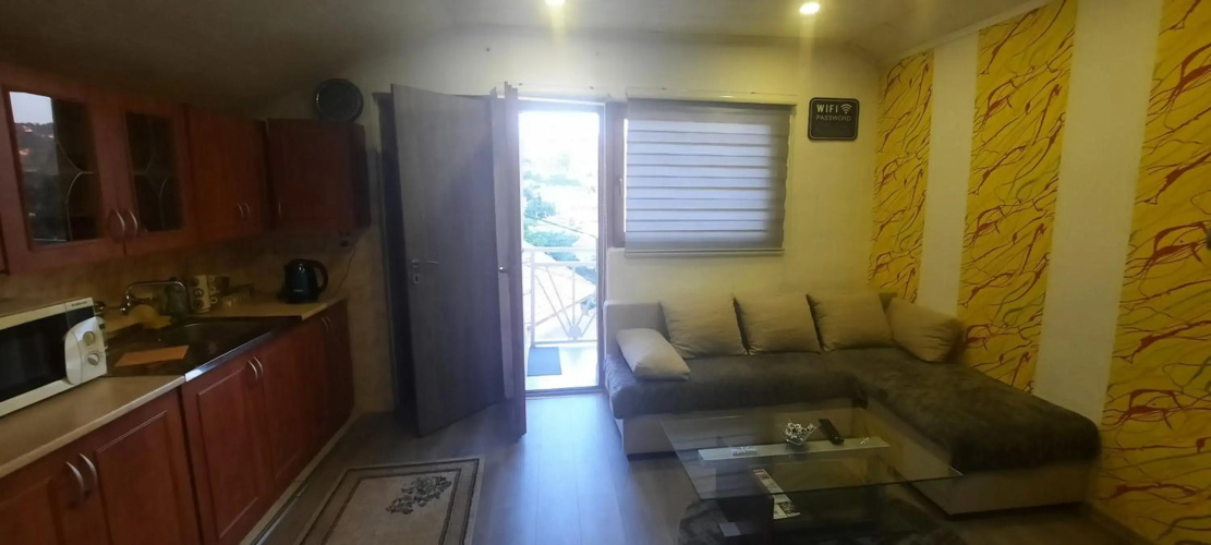 Little house, Mandrina 13