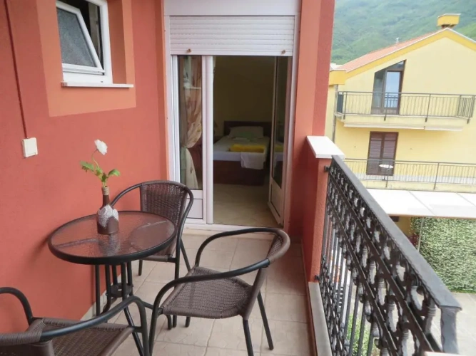 Standard Triple room with balcony