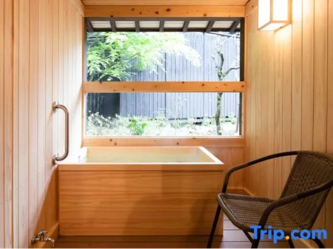 Standard room with mountain view