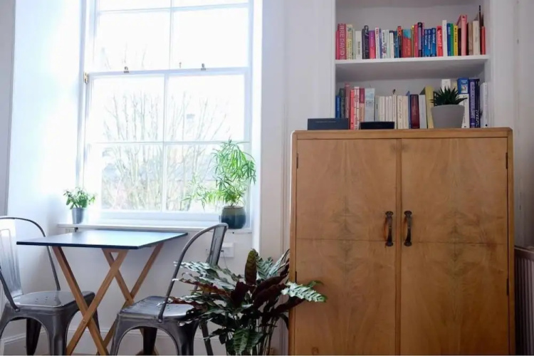 1 Bedroom Flat Near The Meadows