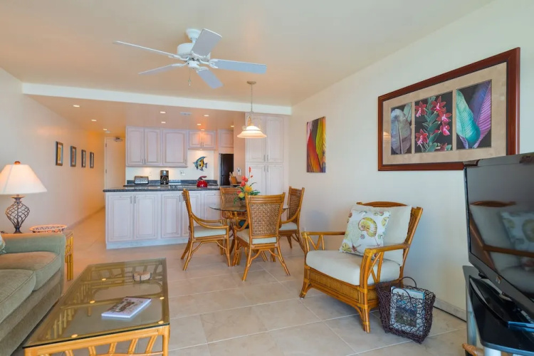Kahana Reef 402 by RedAwning