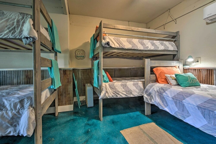 4 Bedrooms Cottage