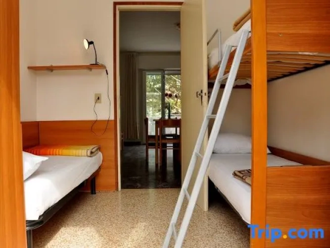 3 Bedrooms Apartment