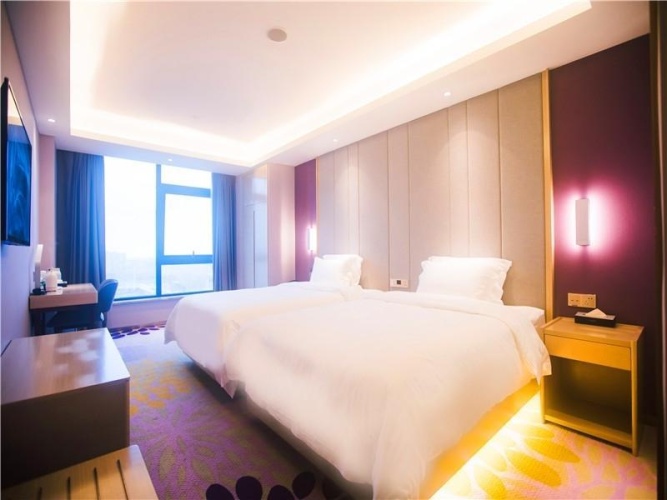 Standard Twin room with city view