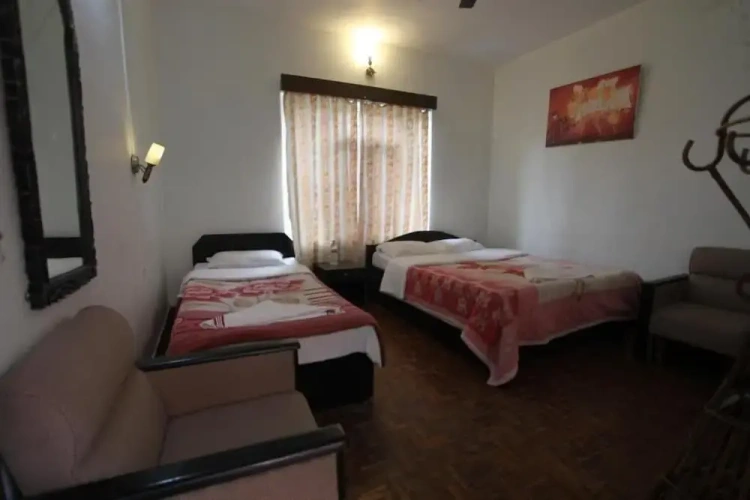Standard Triple room