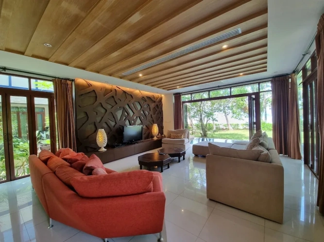4 Bedrooms Villa