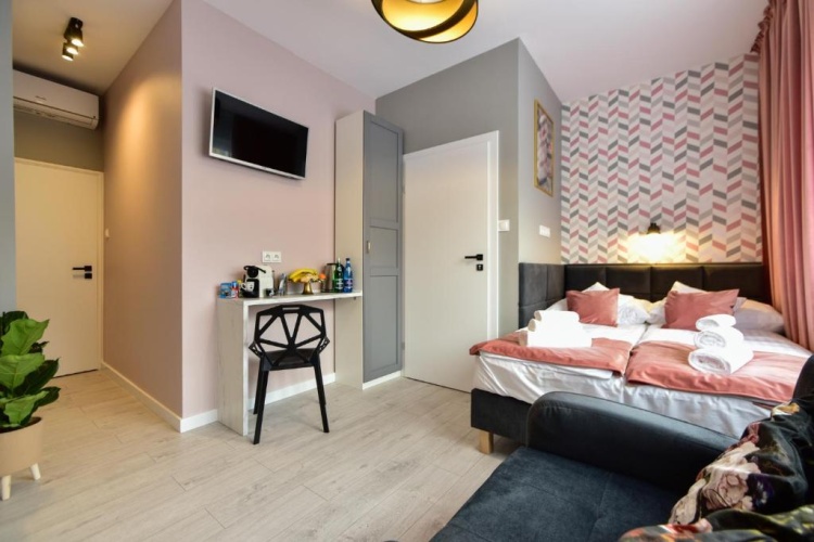 2 Bedrooms Apartment