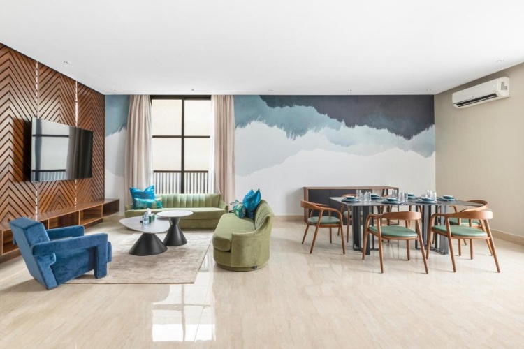 3 Bedrooms Apartment