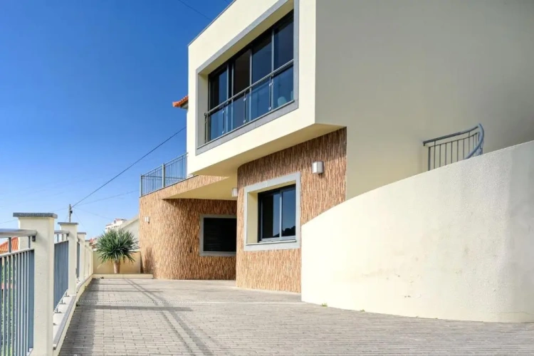 3 Bedrooms Cottage