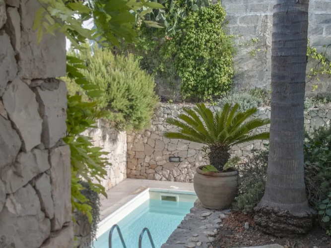 Apartment in Salento With Sea View & Pool